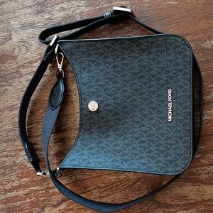 Briley small logo Michael Kors messenger bag.